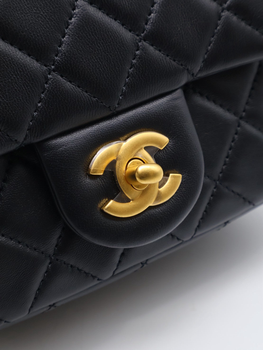 CHANEL 經典口蓋包方胖子 17 - 金球黑金