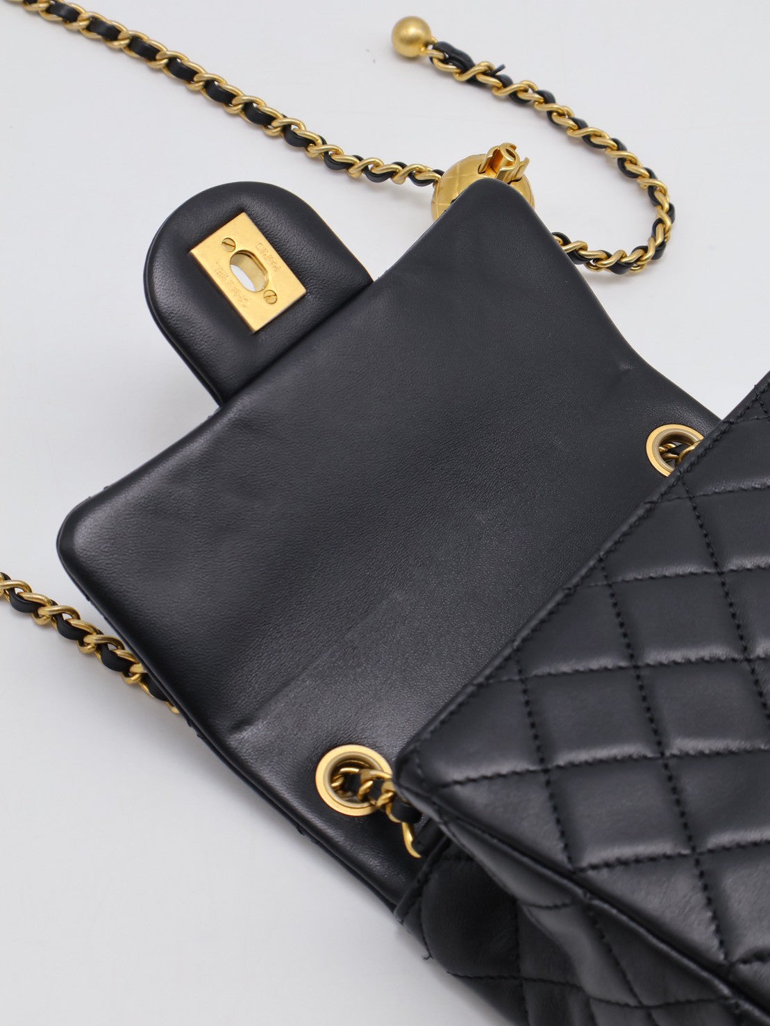 CHANEL 經典口蓋包方胖子 17 - 金球黑金