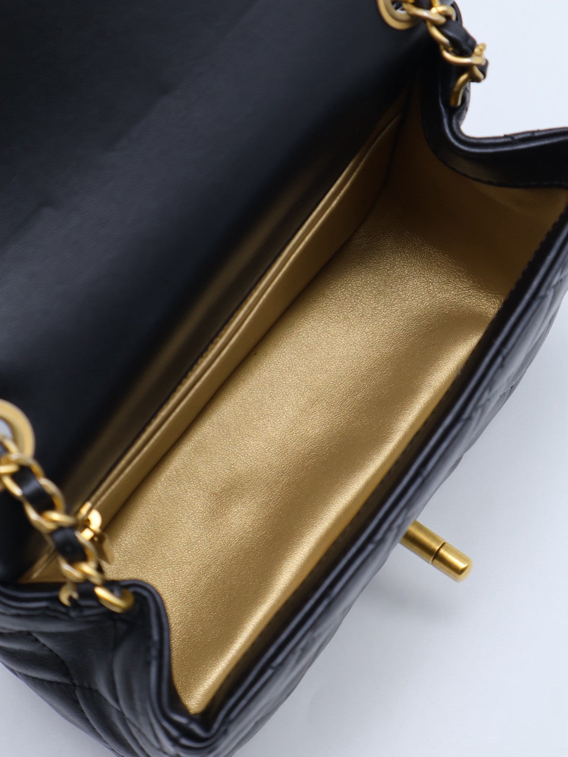 CHANEL 經典口蓋包方胖子 17 - 金球黑金