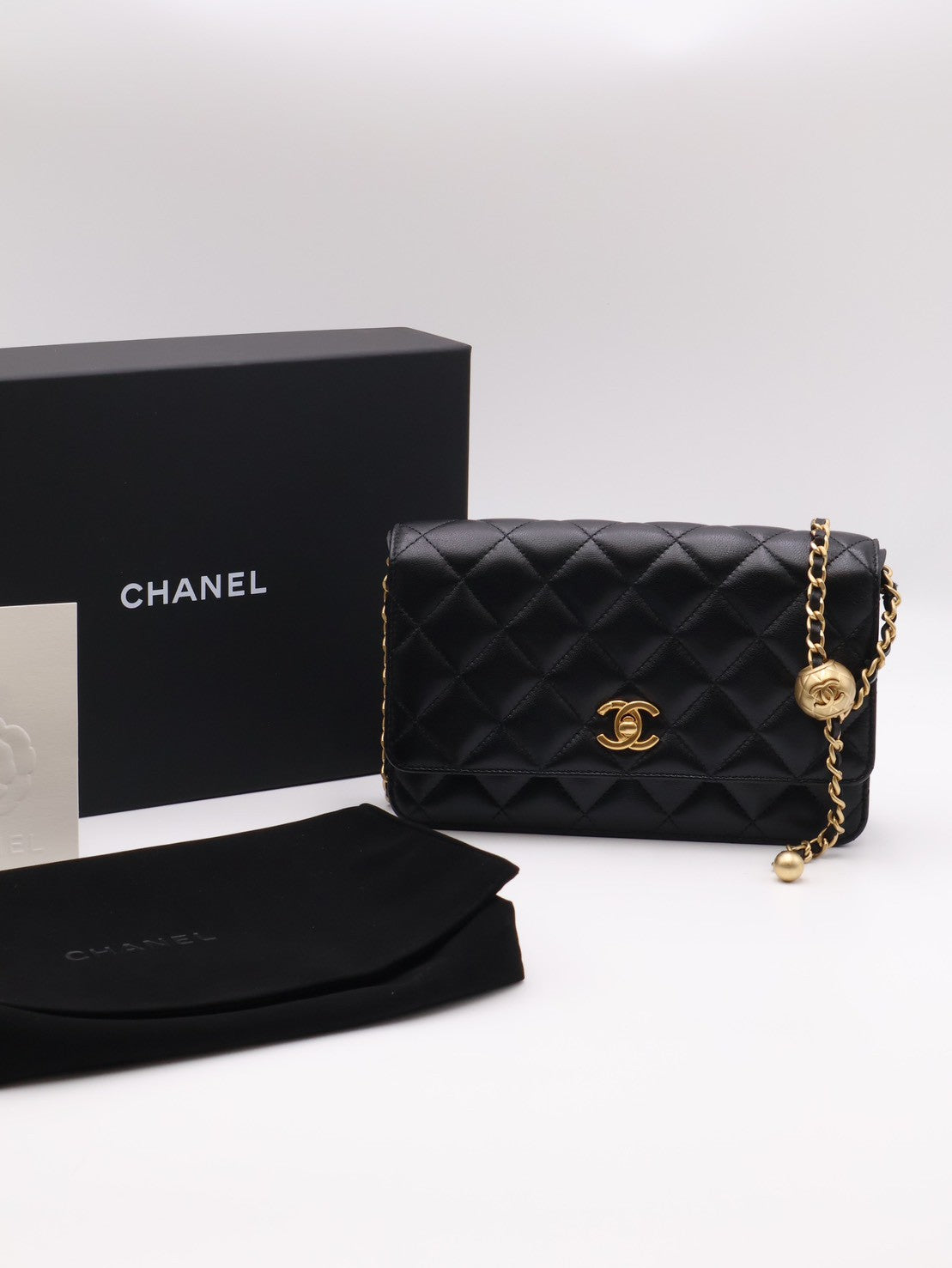 CHANEL 經典羊皮WOC - 金球黑金