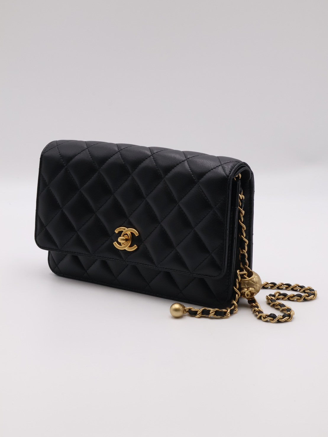 CHANEL 經典羊皮WOC - 金球黑金