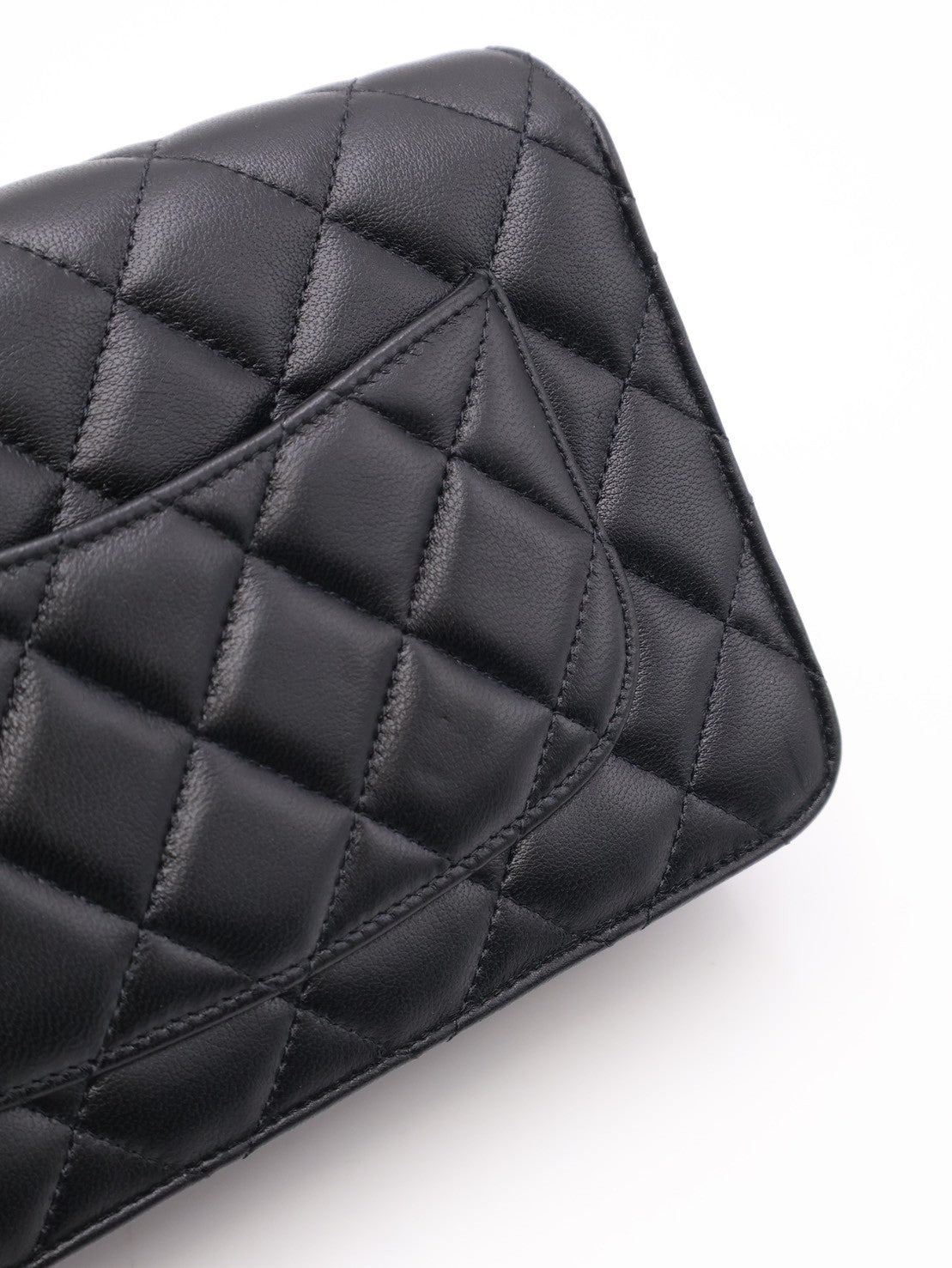 CHANEL 經典羊皮WOC - 金球黑金