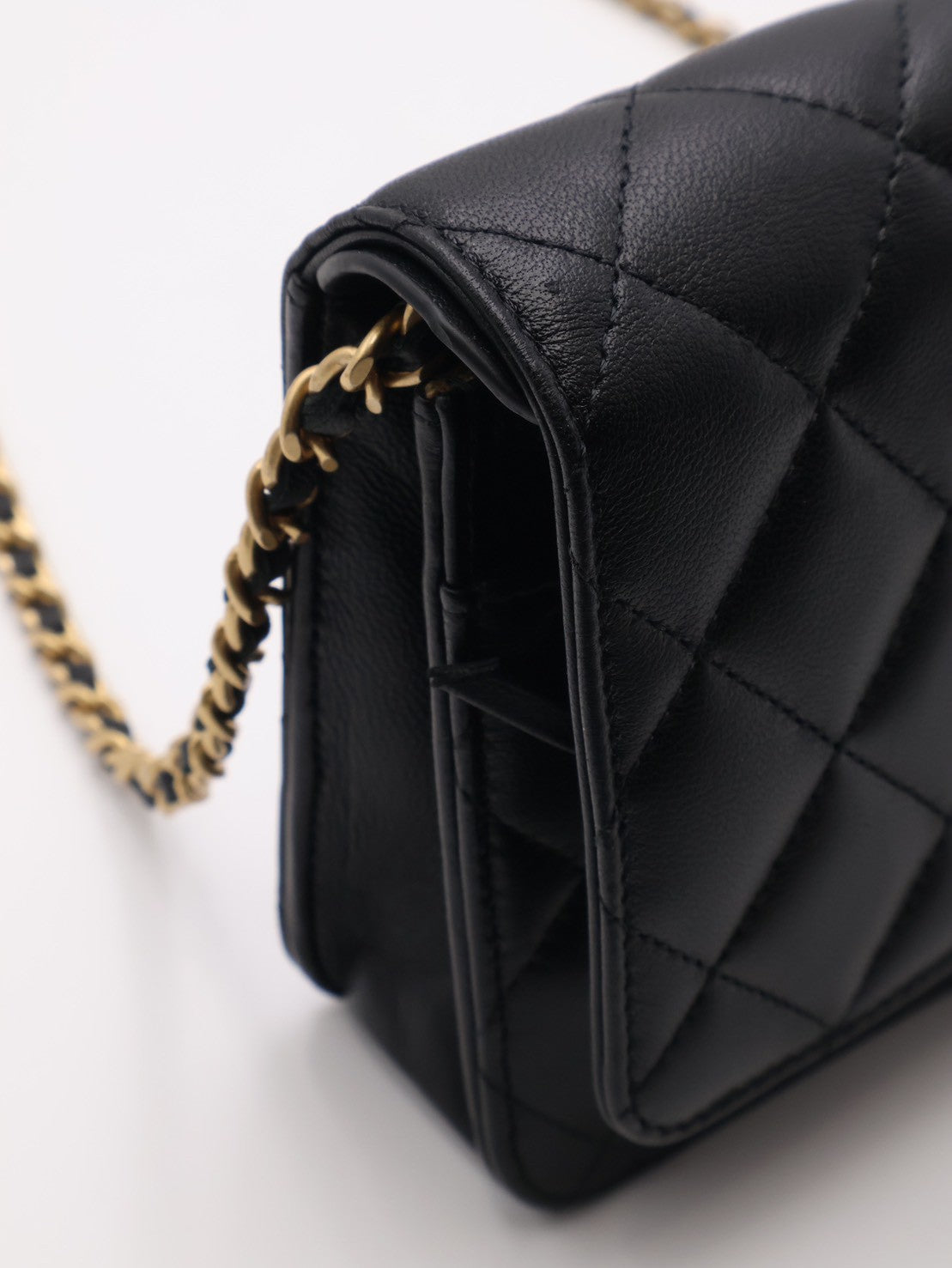 CHANEL 經典羊皮WOC - 金球黑金