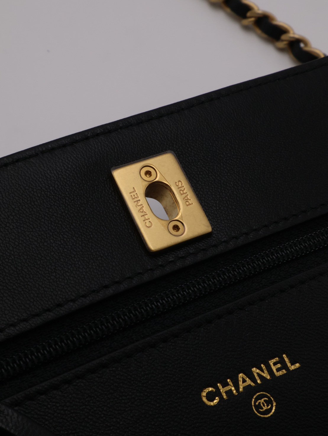 CHANEL 經典羊皮WOC - 金球黑金