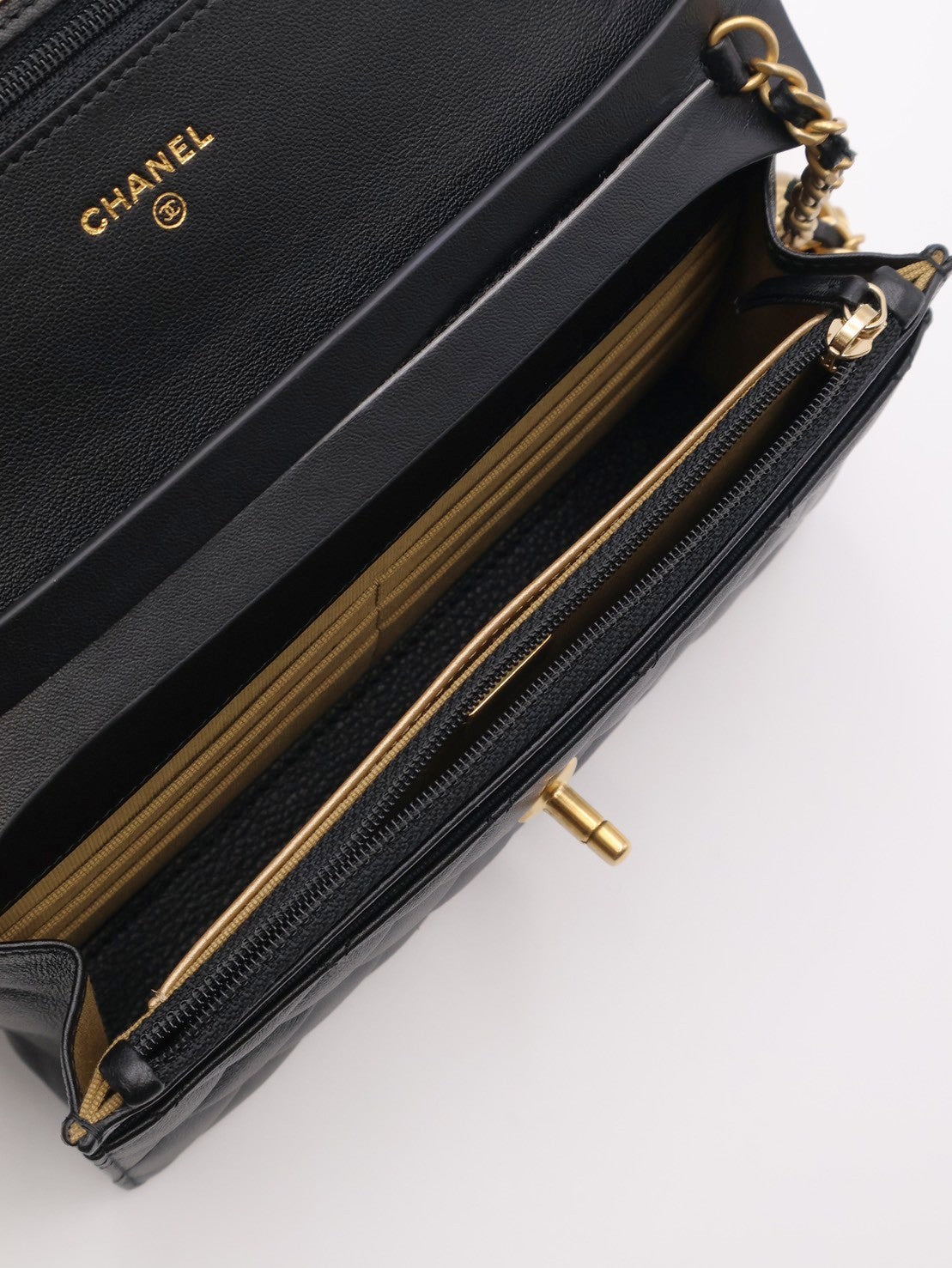 CHANEL 經典羊皮WOC - 金球黑金