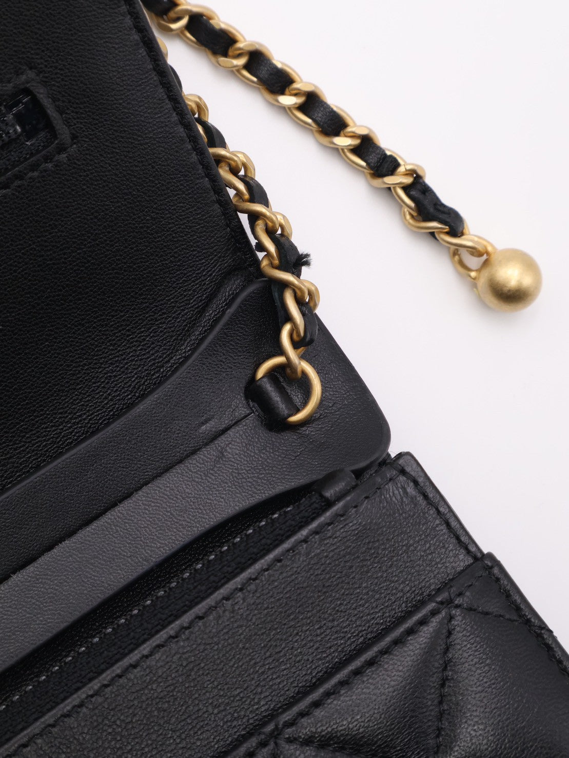 CHANEL 經典羊皮WOC - 金球黑金