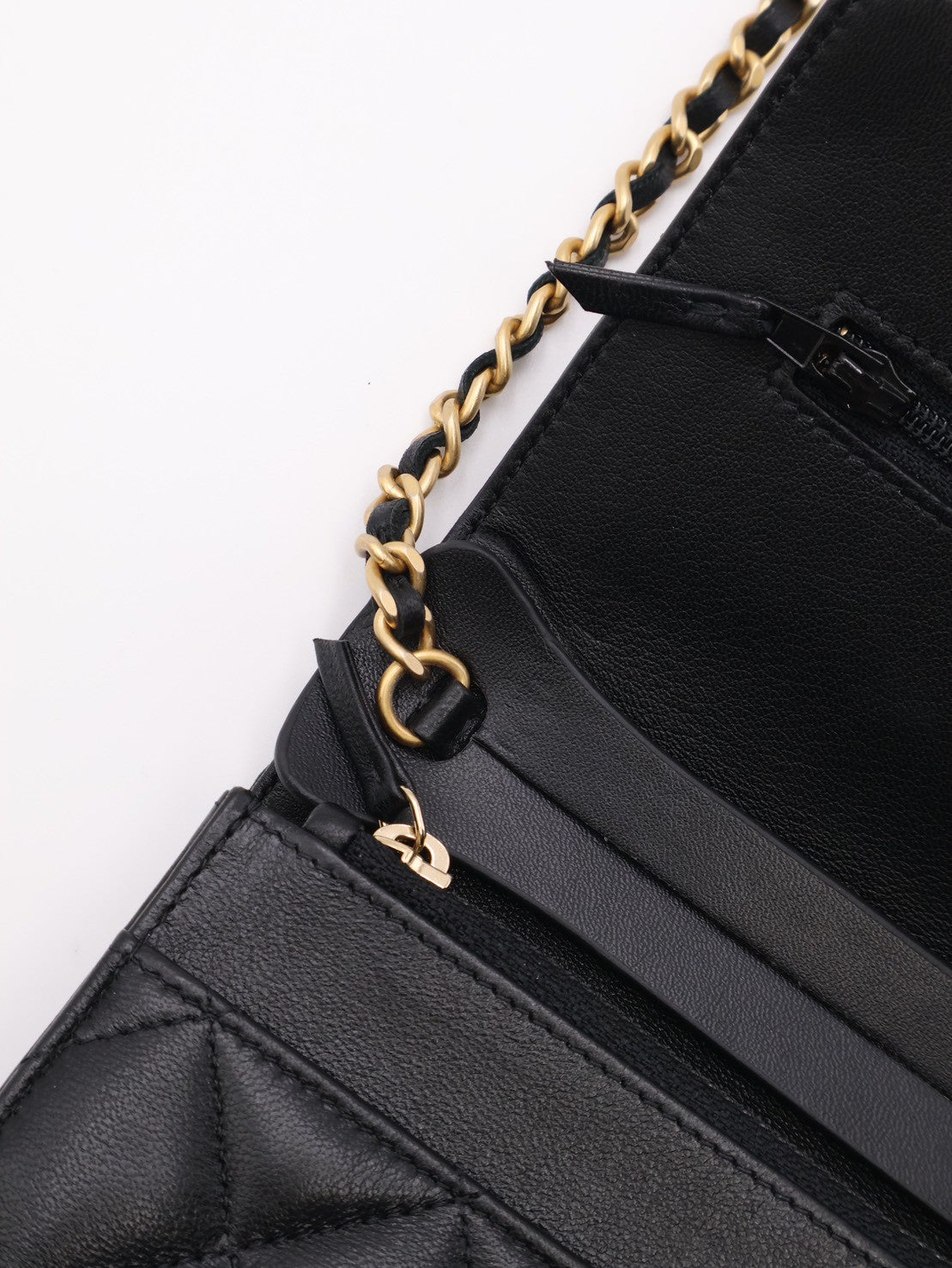 CHANEL 經典羊皮WOC - 金球黑金