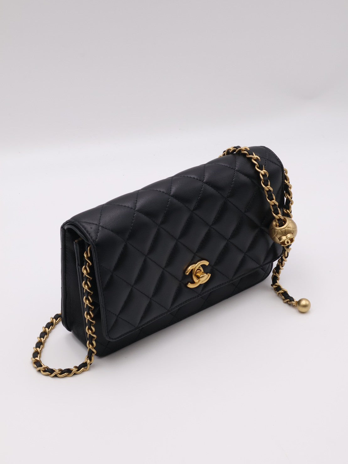 CHANEL 經典羊皮WOC - 金球黑金