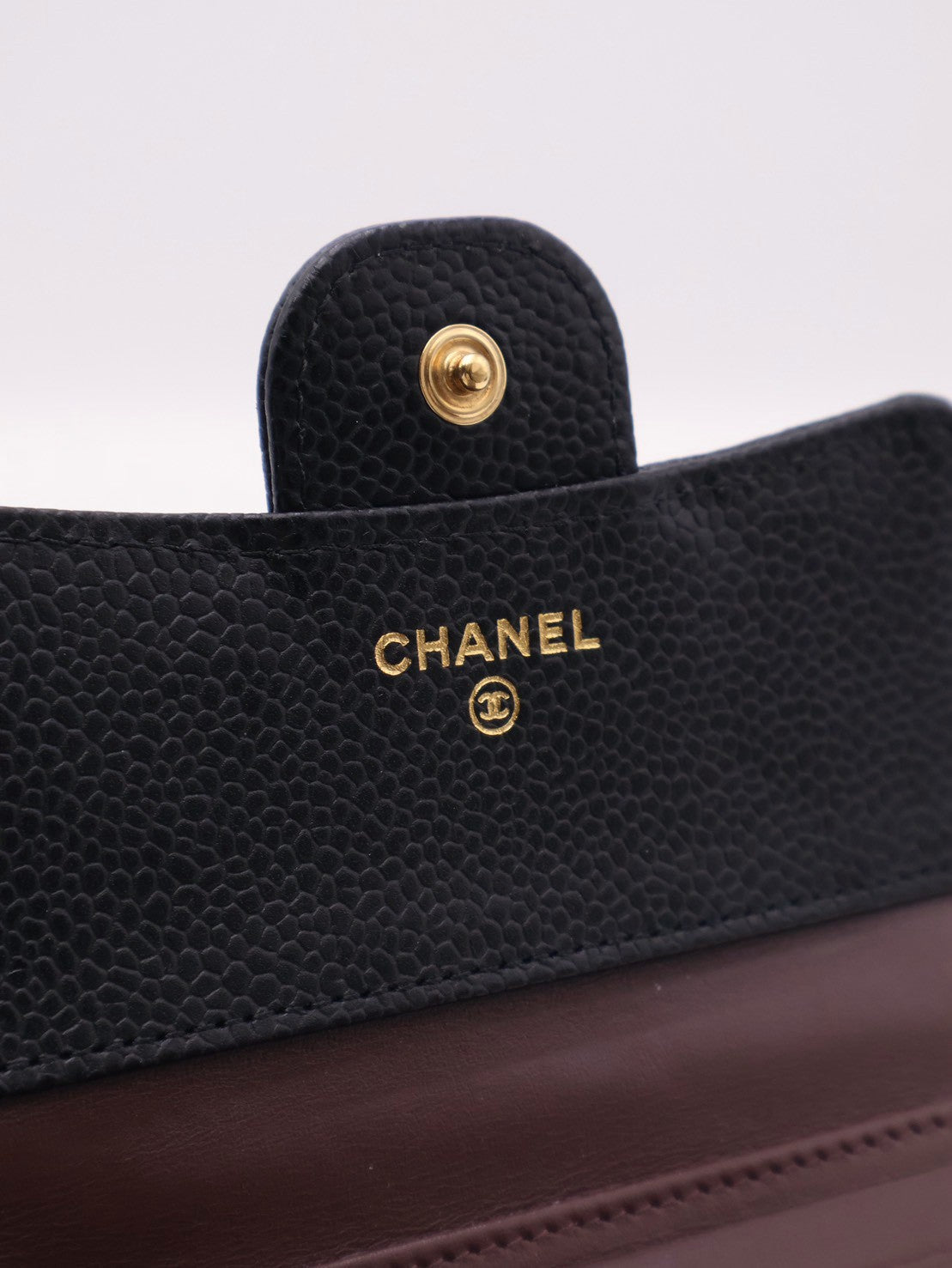 CHANEL 經典口蓋三折短夾 - 黑金