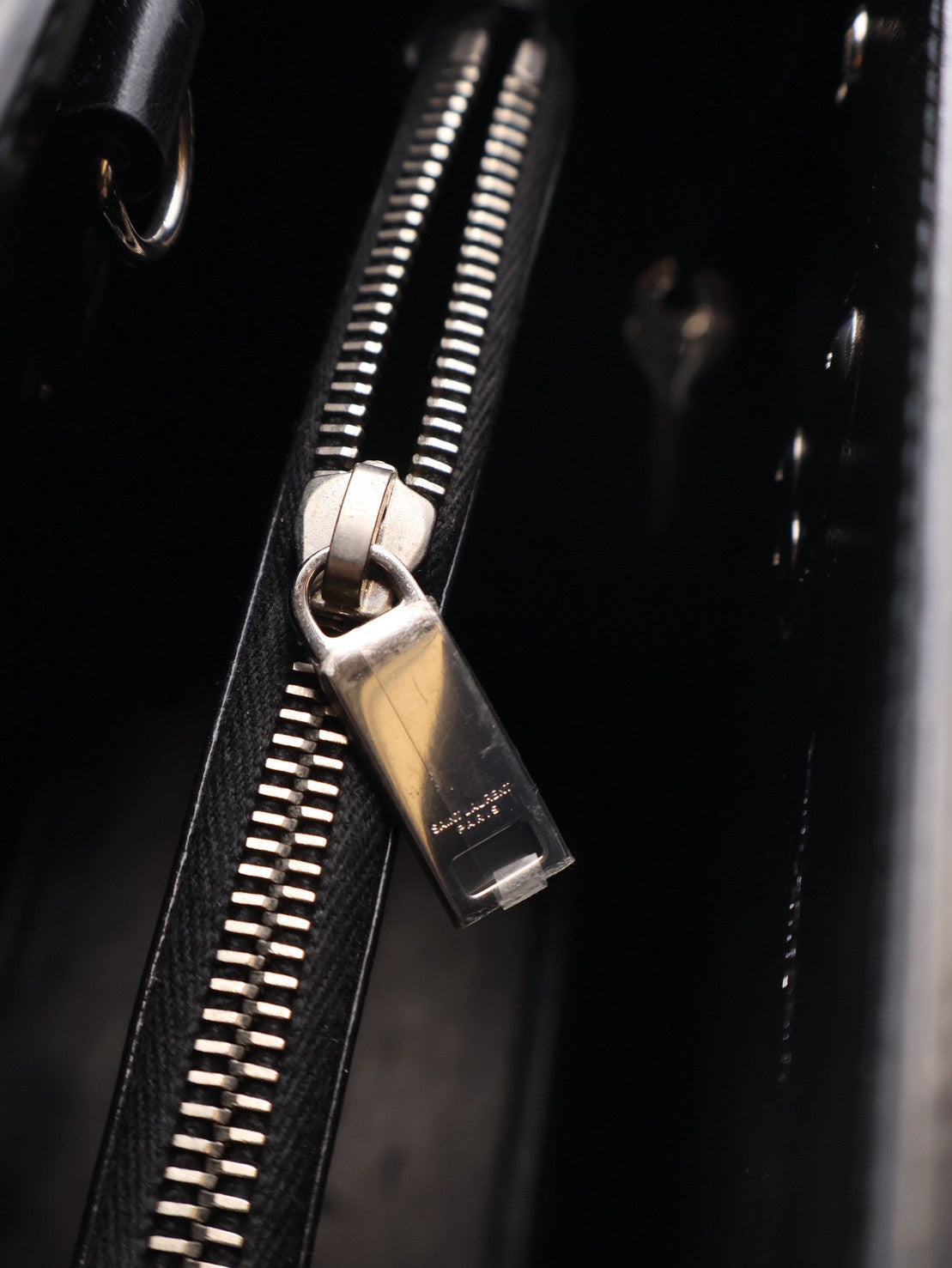 YSL Sac De Jour鱷魚壓紋手提斜背包