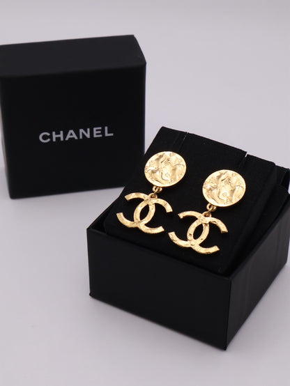 CHANEL 24C熔岩雙C吊墜耳環