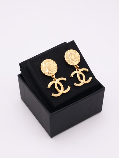 CHANEL 24C熔岩雙C吊墜耳環