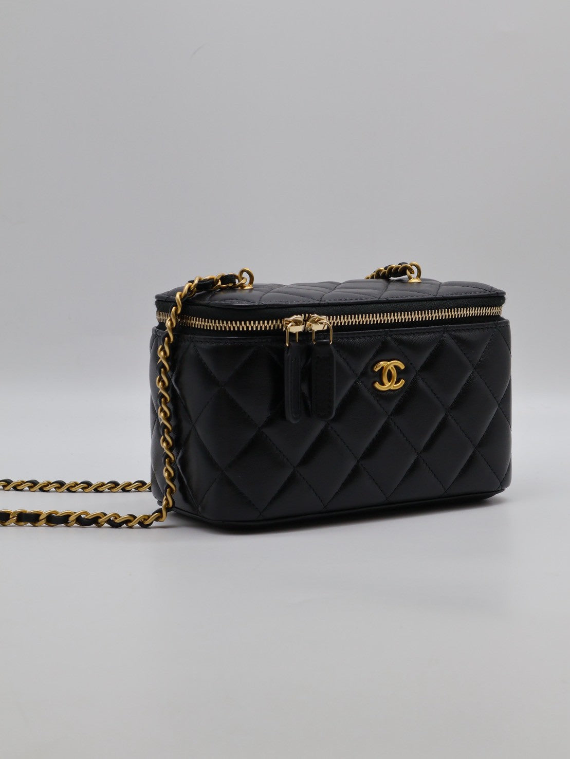 CHANEL 金球羊皮長盒子 - 黑金