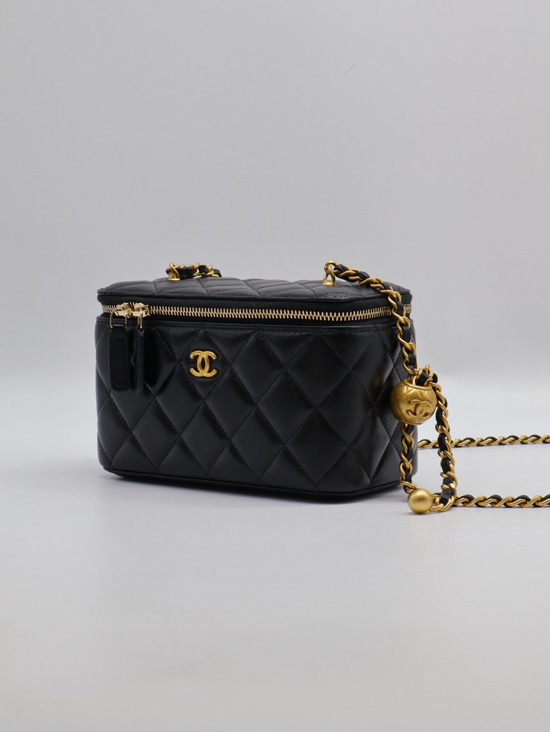 CHANEL 金球羊皮長盒子 - 黑金