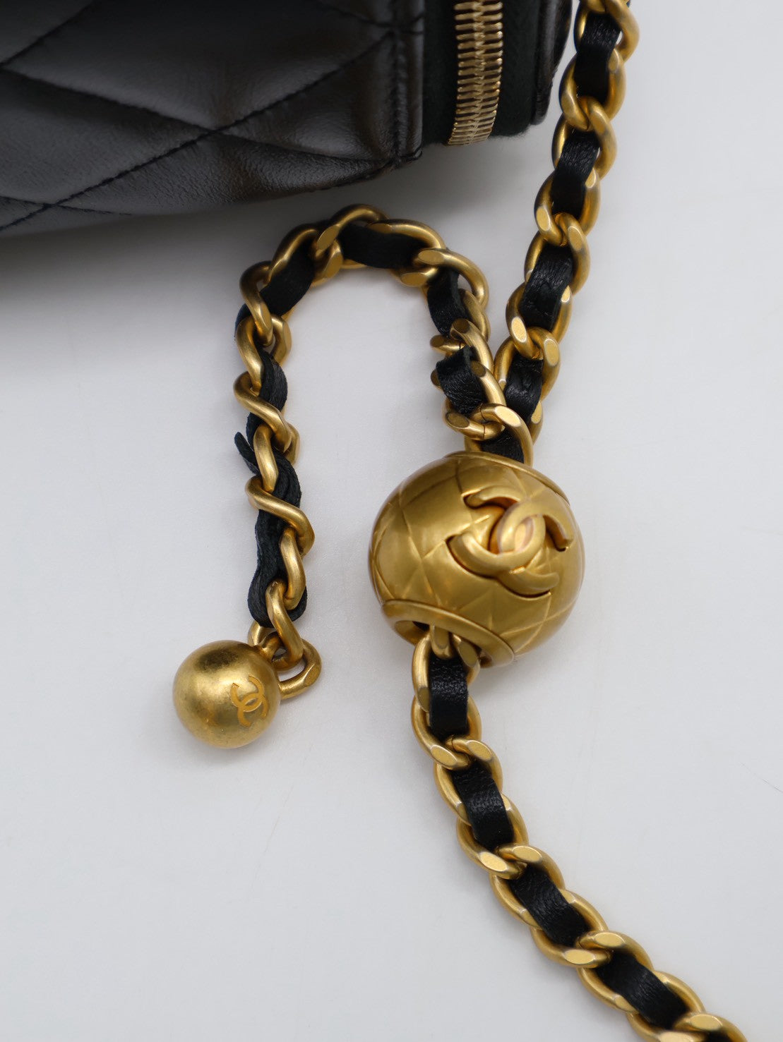 CHANEL 金球羊皮長盒子 - 黑金