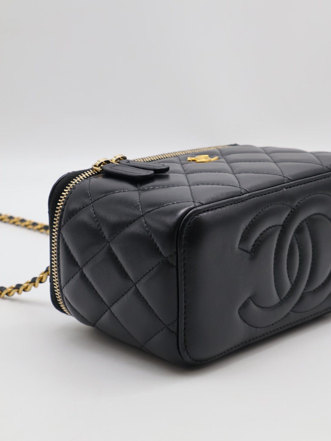 CHANEL 金球羊皮長盒子 - 黑金