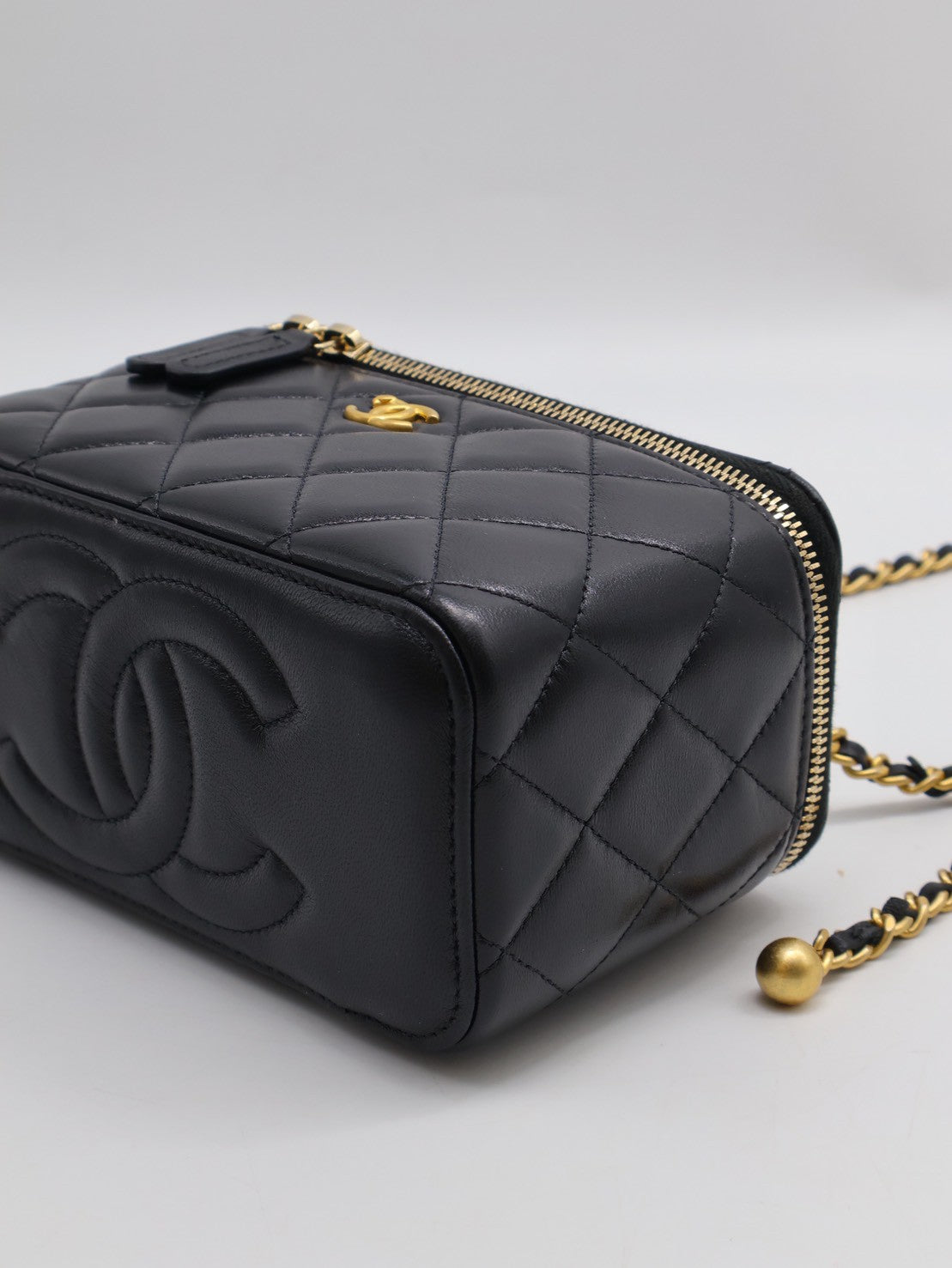 CHANEL 金球羊皮長盒子 - 黑金