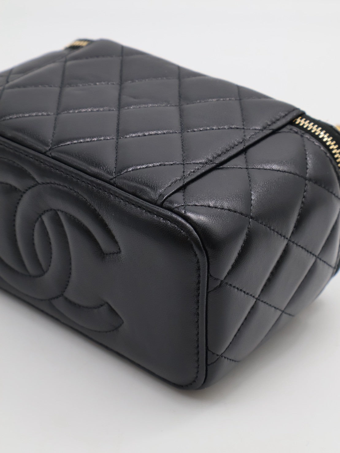 CHANEL 金球羊皮長盒子 - 黑金