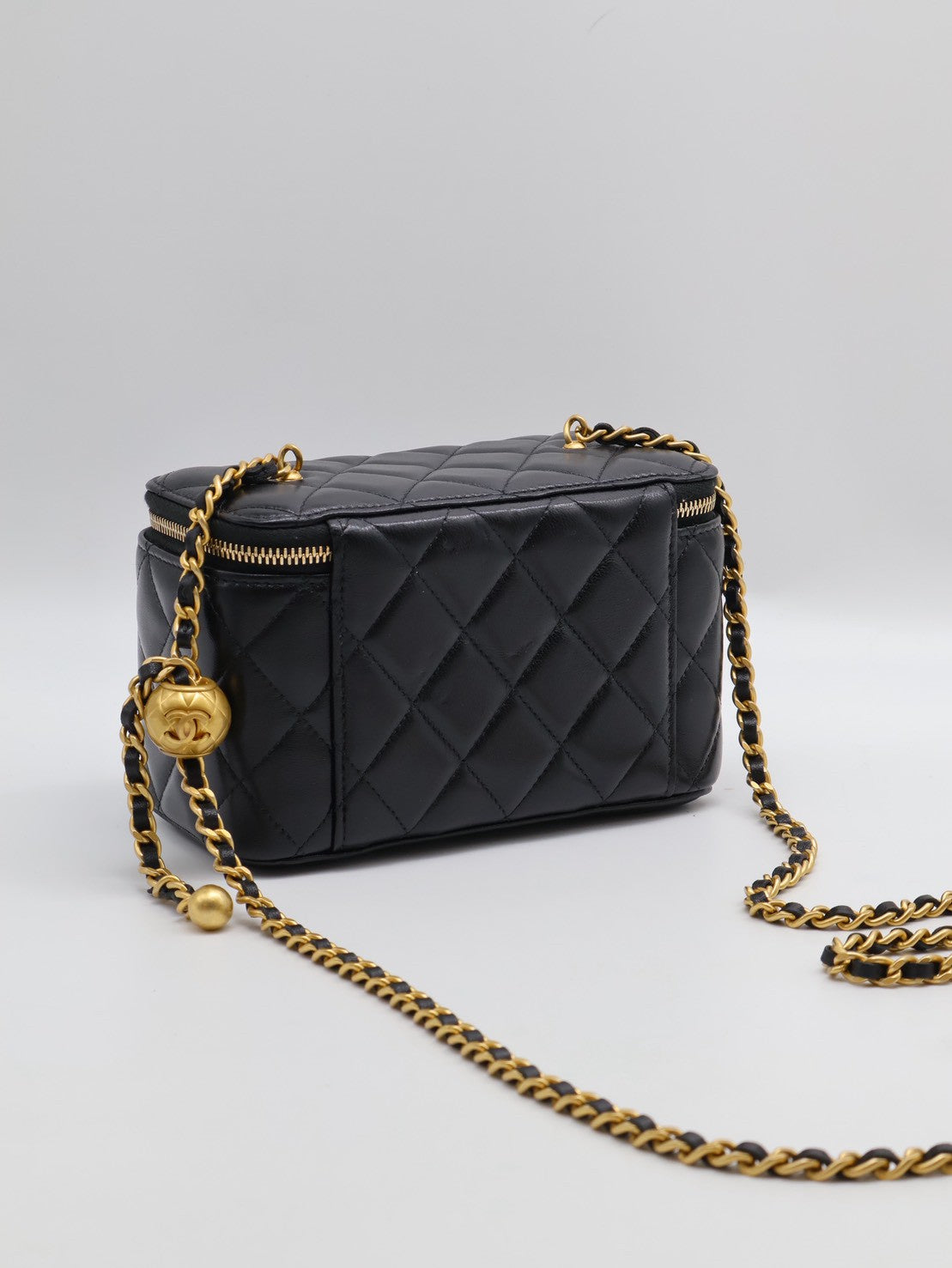 CHANEL 金球羊皮長盒子 - 黑金