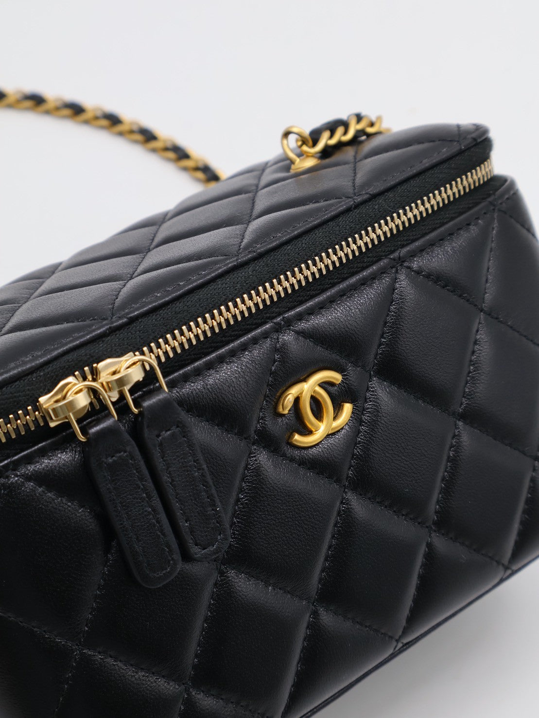 CHANEL 金球羊皮長盒子 - 黑金