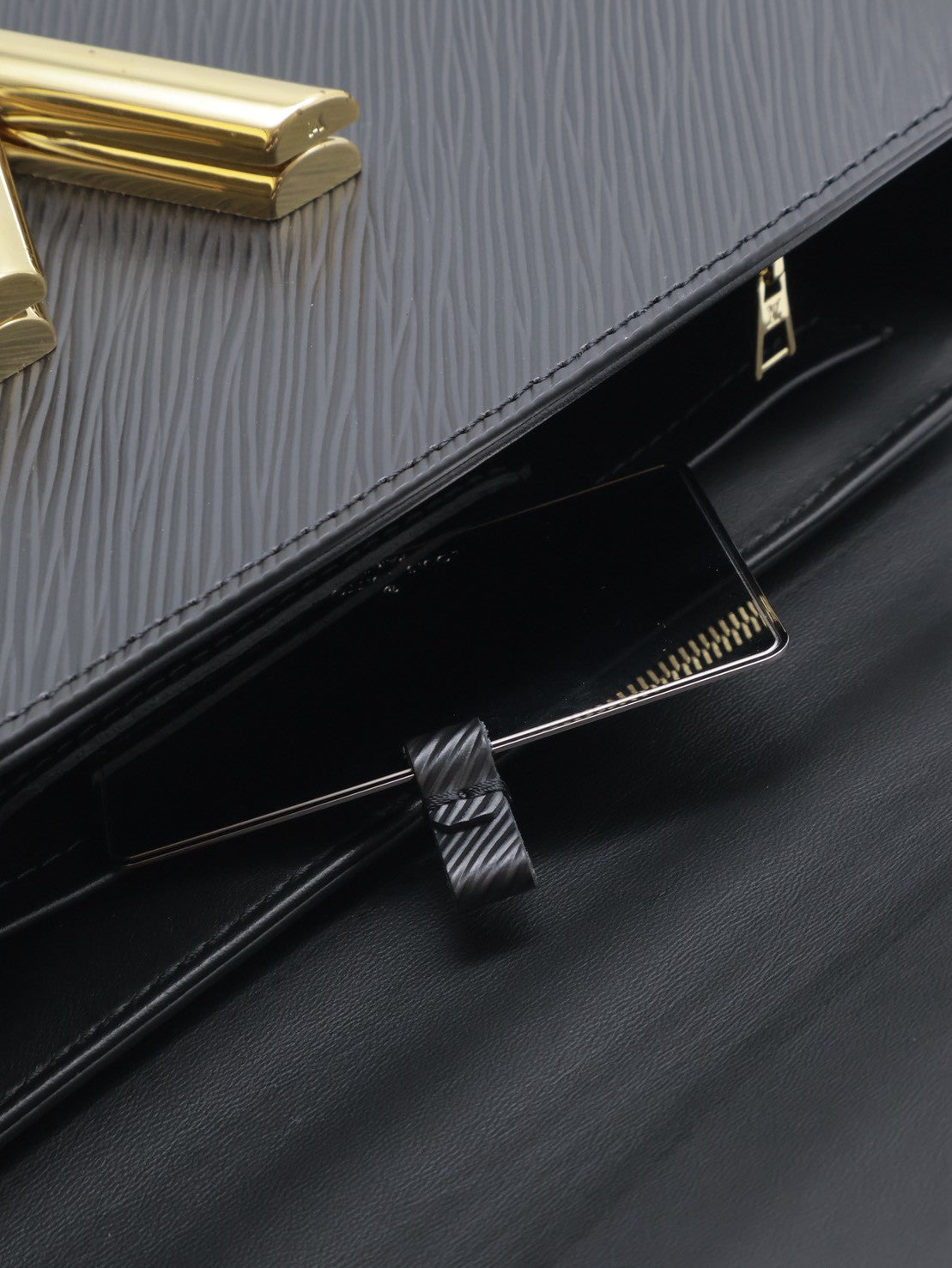 LOUIS VUITTON Twist - MM黑金