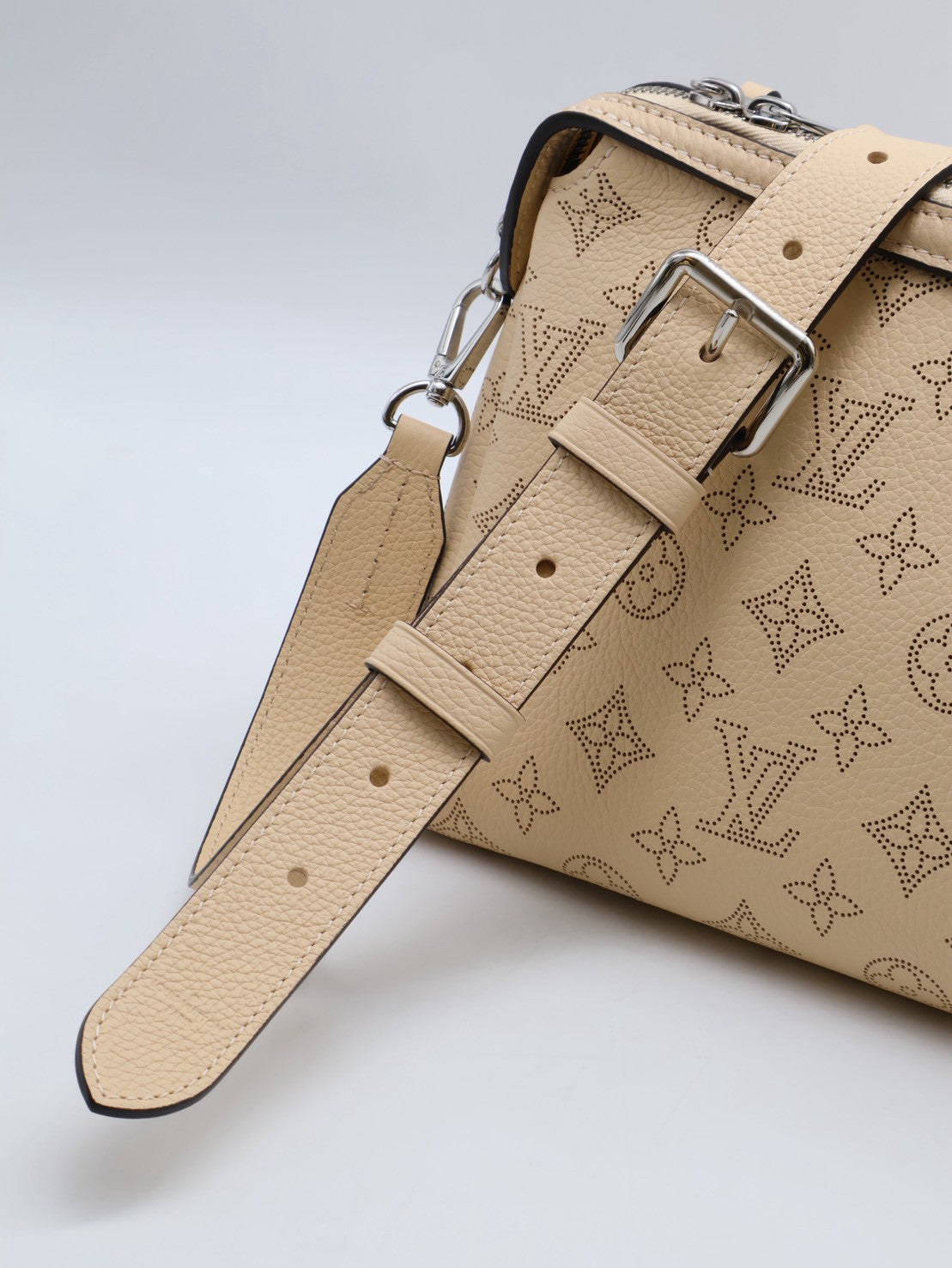 LOUIS VUITTON Hand It All - PM奶油白
