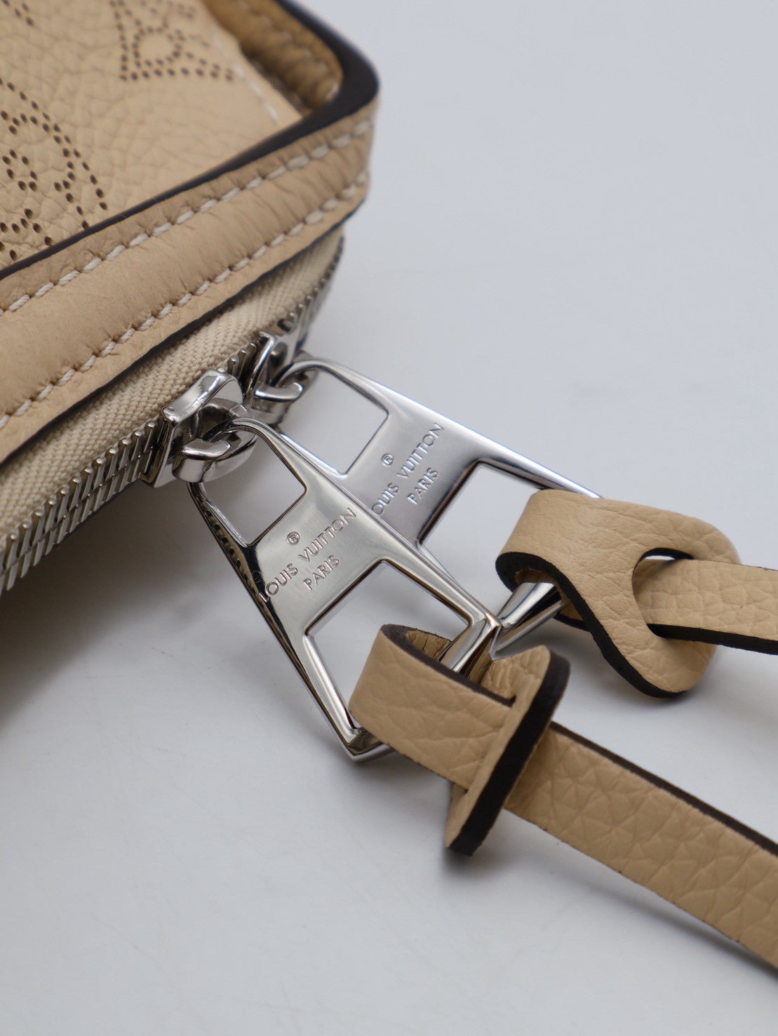 LOUIS VUITTON Hand It All - PM奶油白