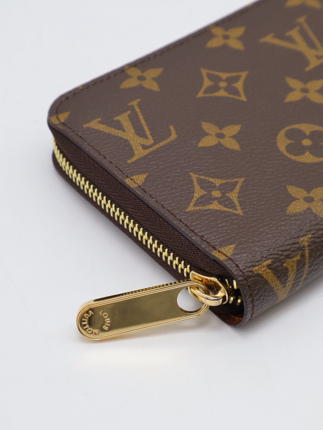 LOUIS VUITTON 經典老花拉鍊長夾 - 棕