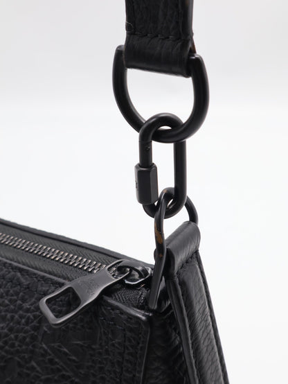 LOUIS VUITTON Triangle 壓紋牛皮郵差包 - 黑