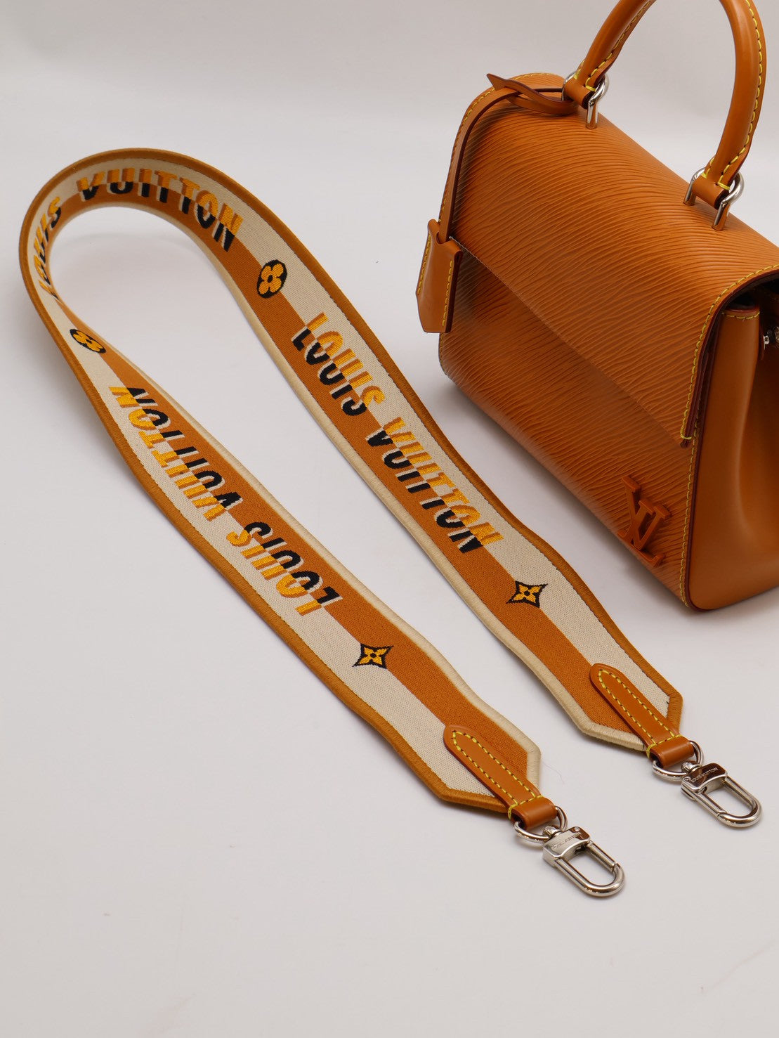 LOUIS VUITTON Cluny Mini - 棕