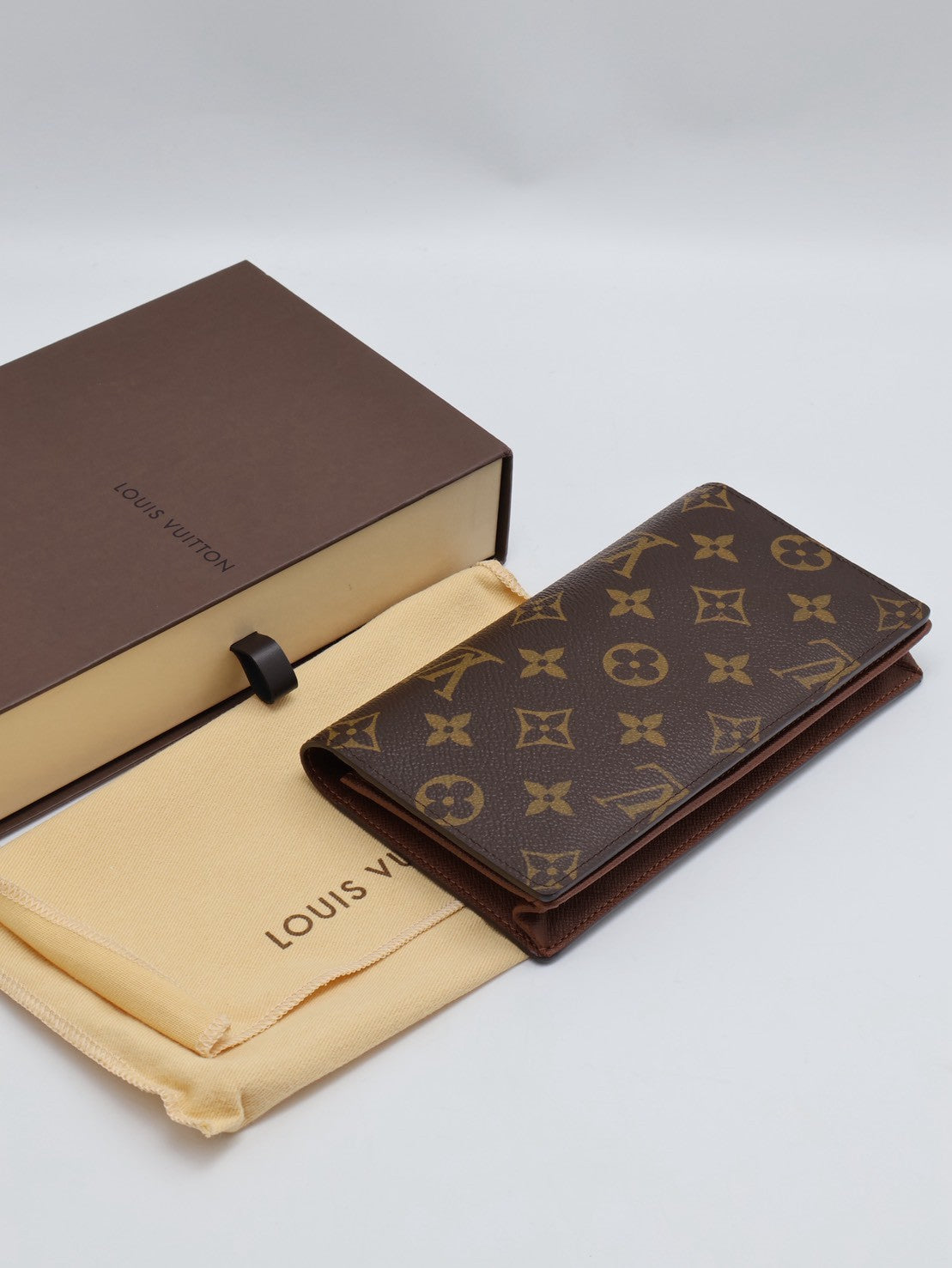 LOUIS VUITTON 經典老花雙折長夾