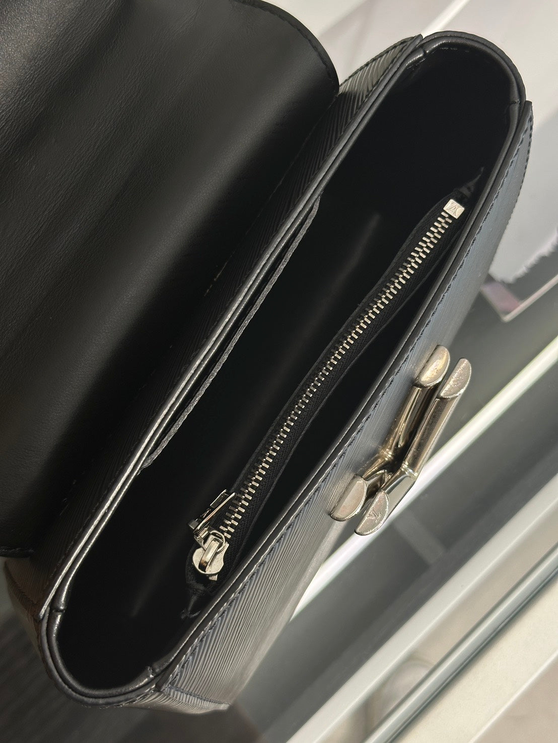 LOUIS VUITTON Twist - PM黑銀