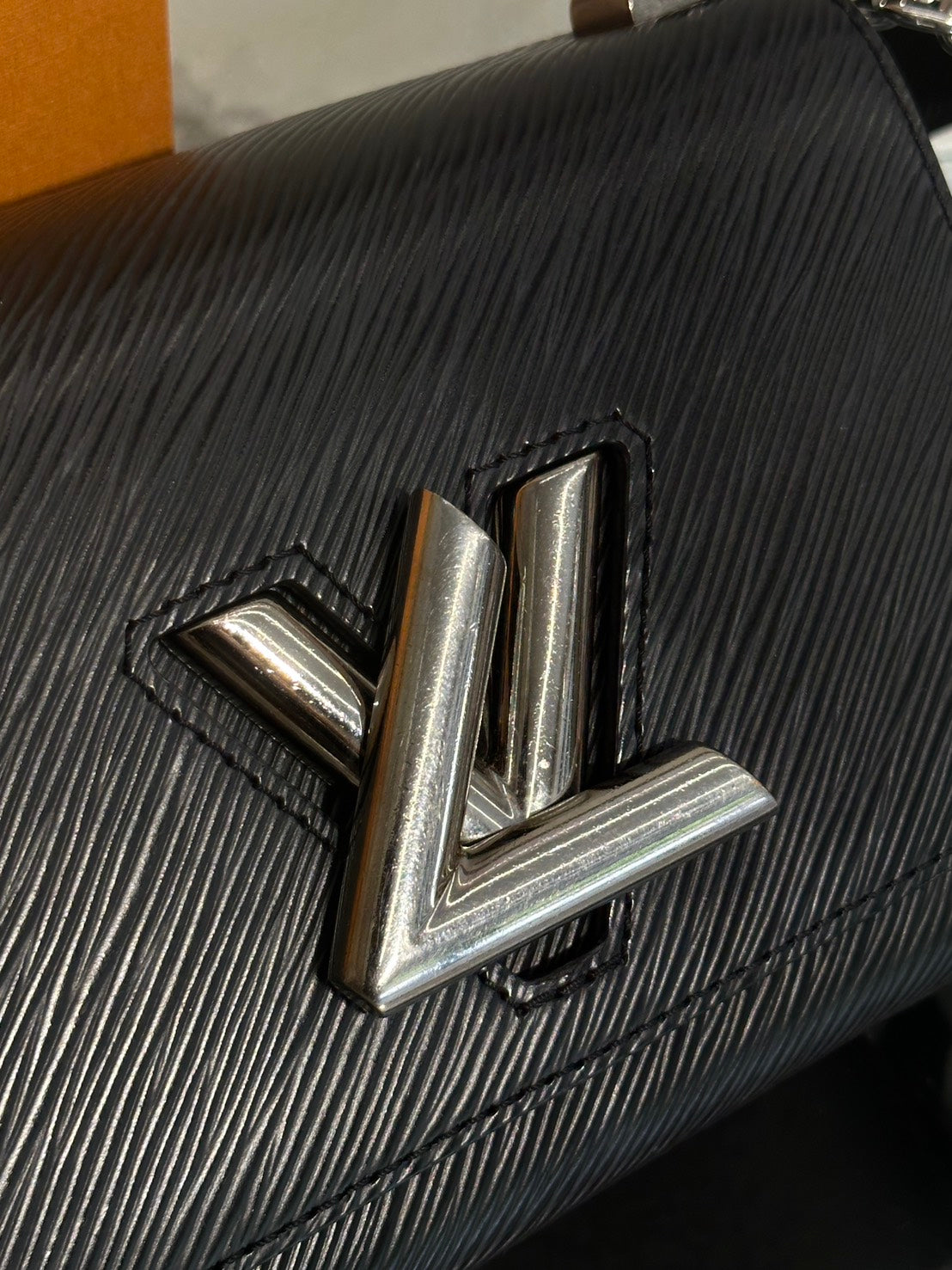 LOUIS VUITTON Twist - PM黑銀