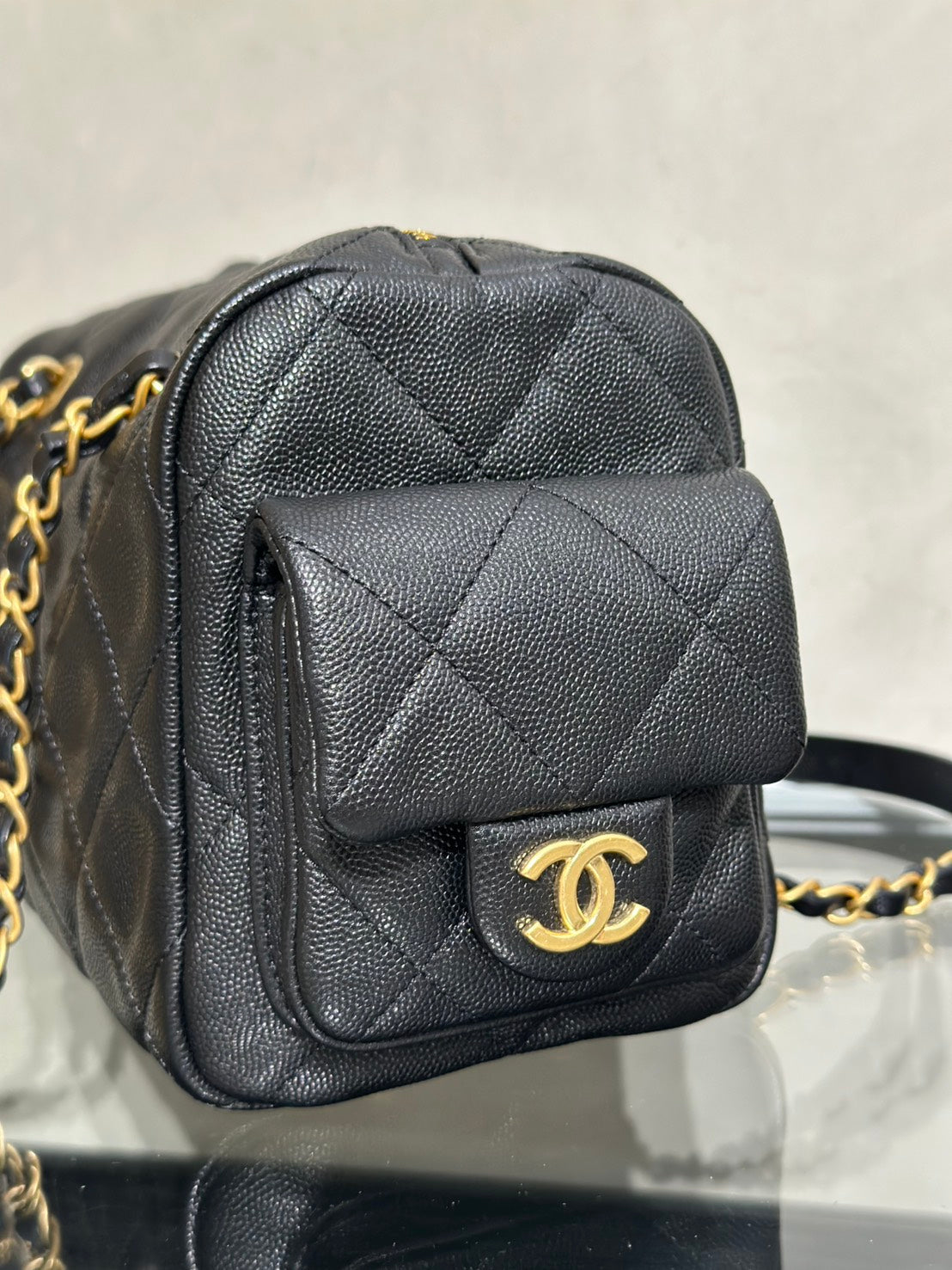 CHANEL 25K雙口袋保齡球包 - 黑金