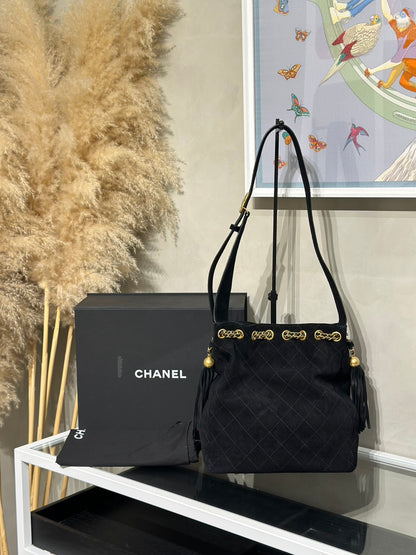 CHANEL 25A麂皮流蘇水桶包 - 黑金