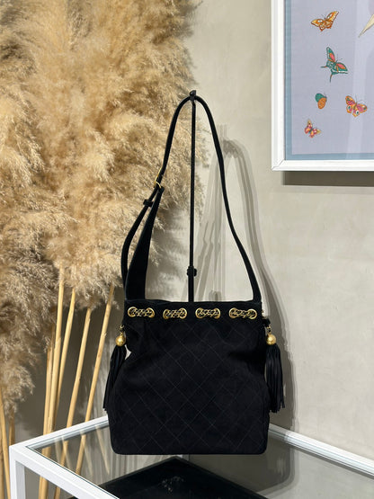 CHANEL 25A麂皮流蘇水桶包 - 黑金
