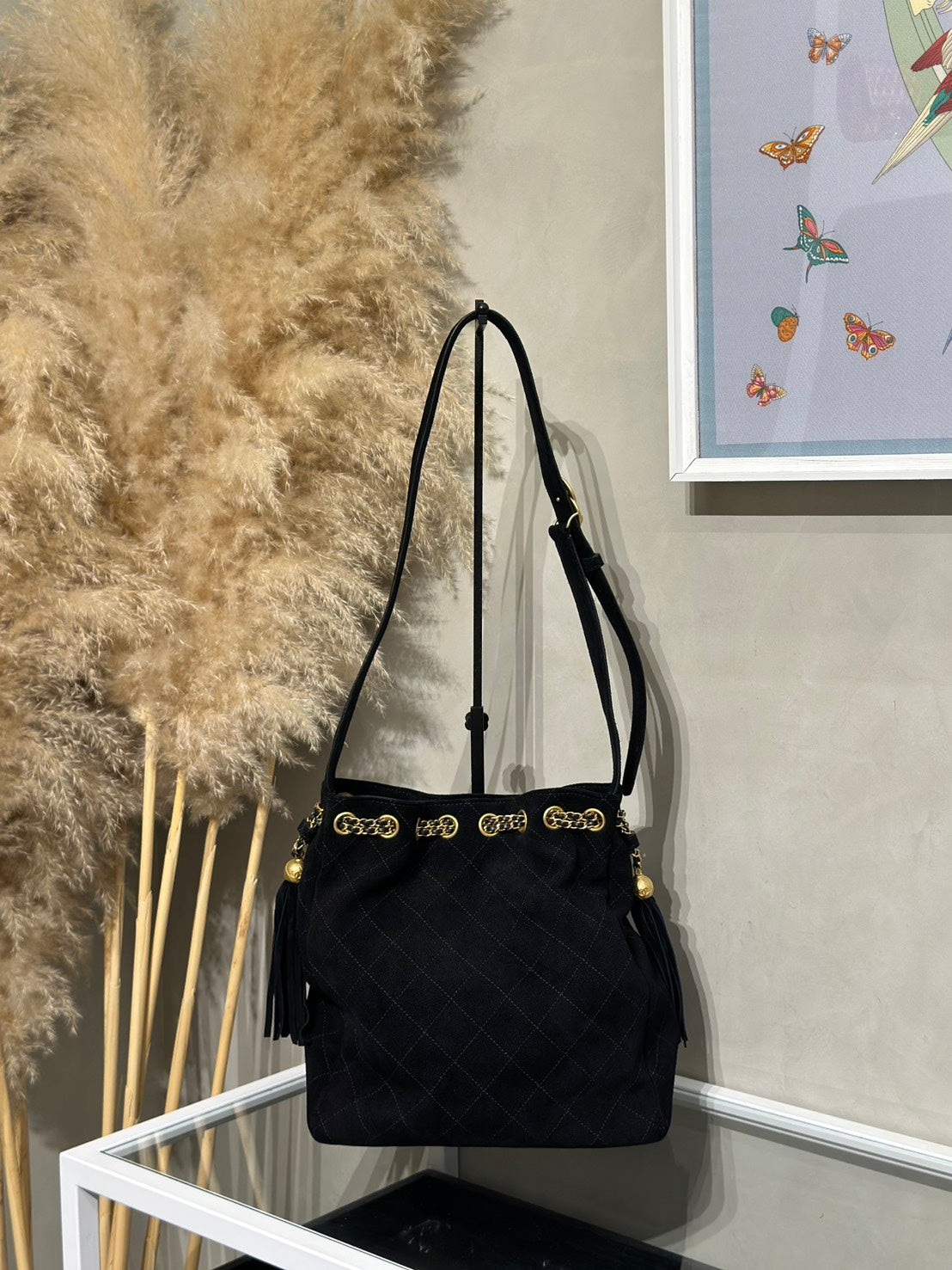 CHANEL 25A麂皮流蘇水桶包 - 黑金