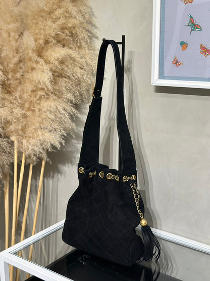 CHANEL 25A麂皮流蘇水桶包 - 黑金