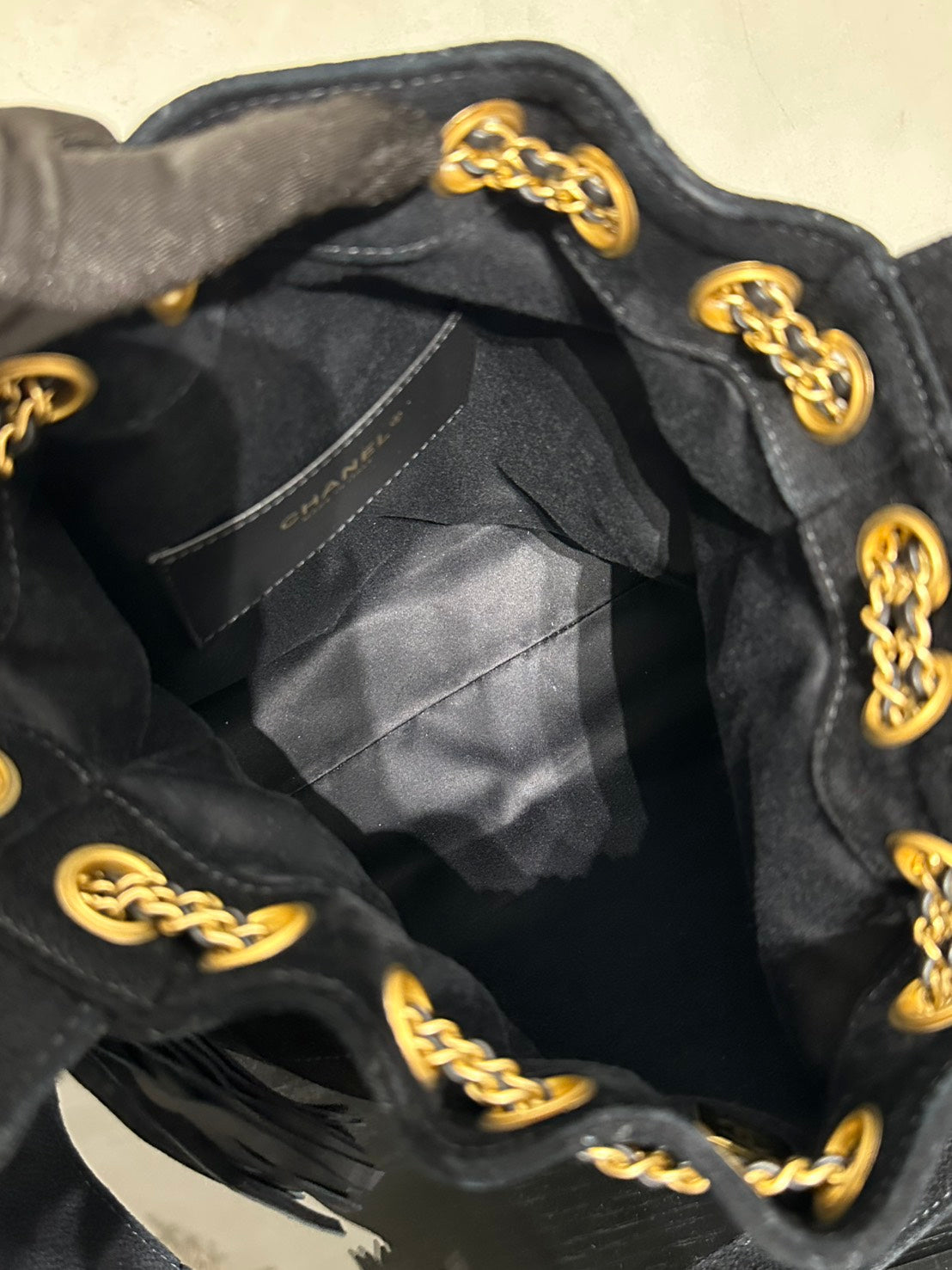 CHANEL 25A麂皮流蘇水桶包 - 黑金