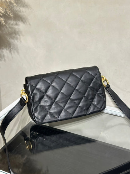 CHANEL 25C小羊皮口蓋斜背包 - 黑金