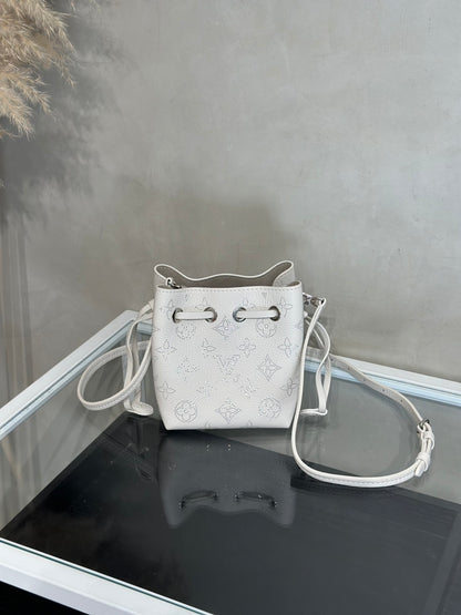 LOUIS VUITTON Mahina Pico Bella水桶包 - 白