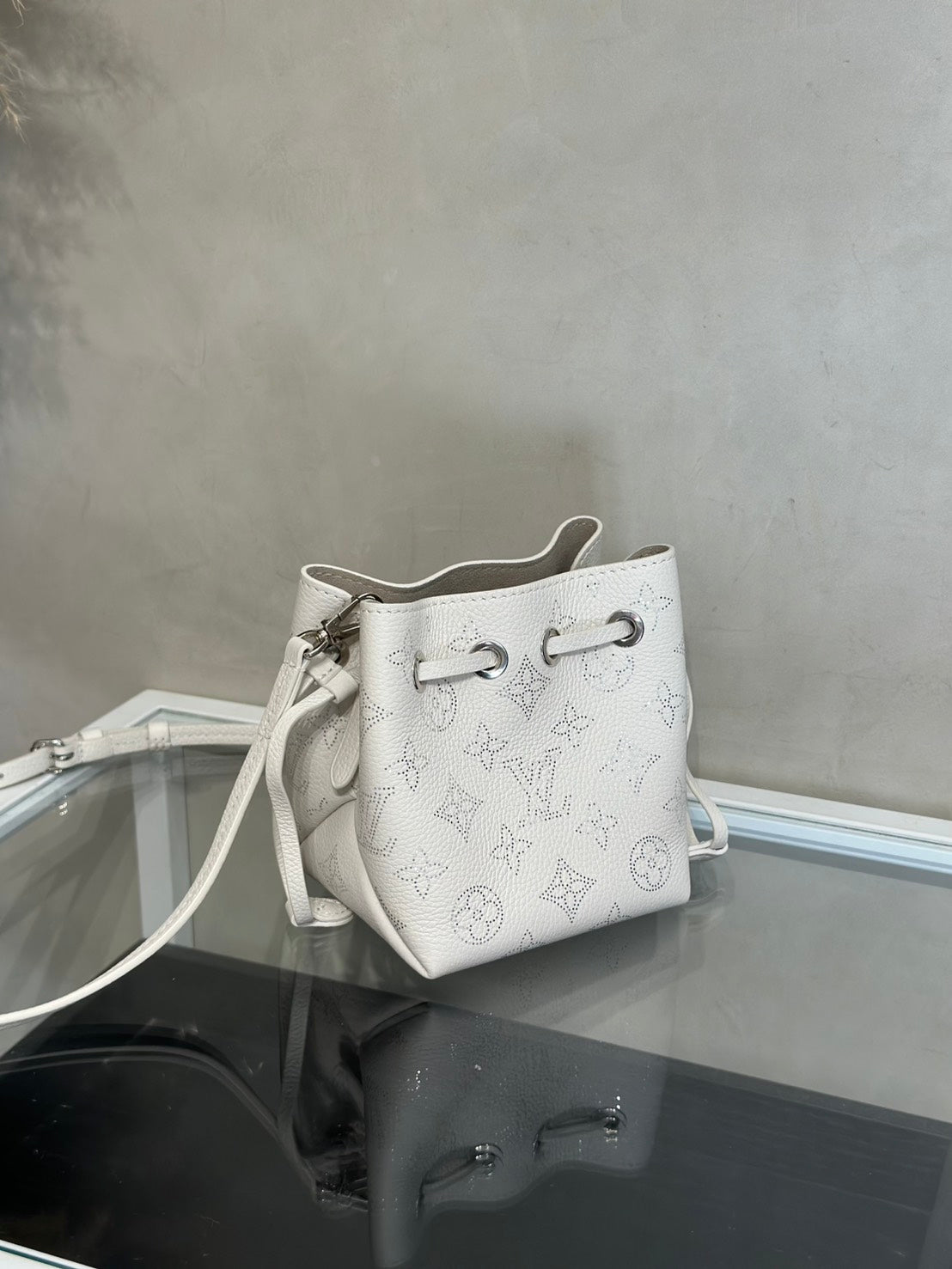 LOUIS VUITTON Mahina Pico Bella水桶包 - 白