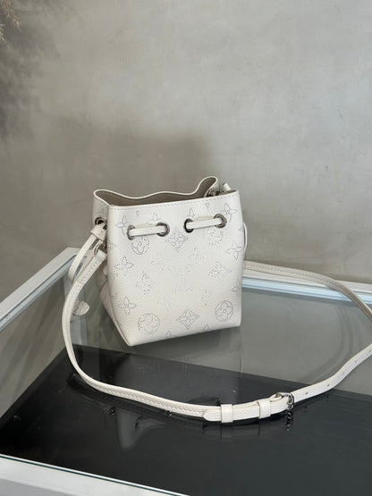 LOUIS VUITTON Mahina Pico Bella水桶包 - 白
