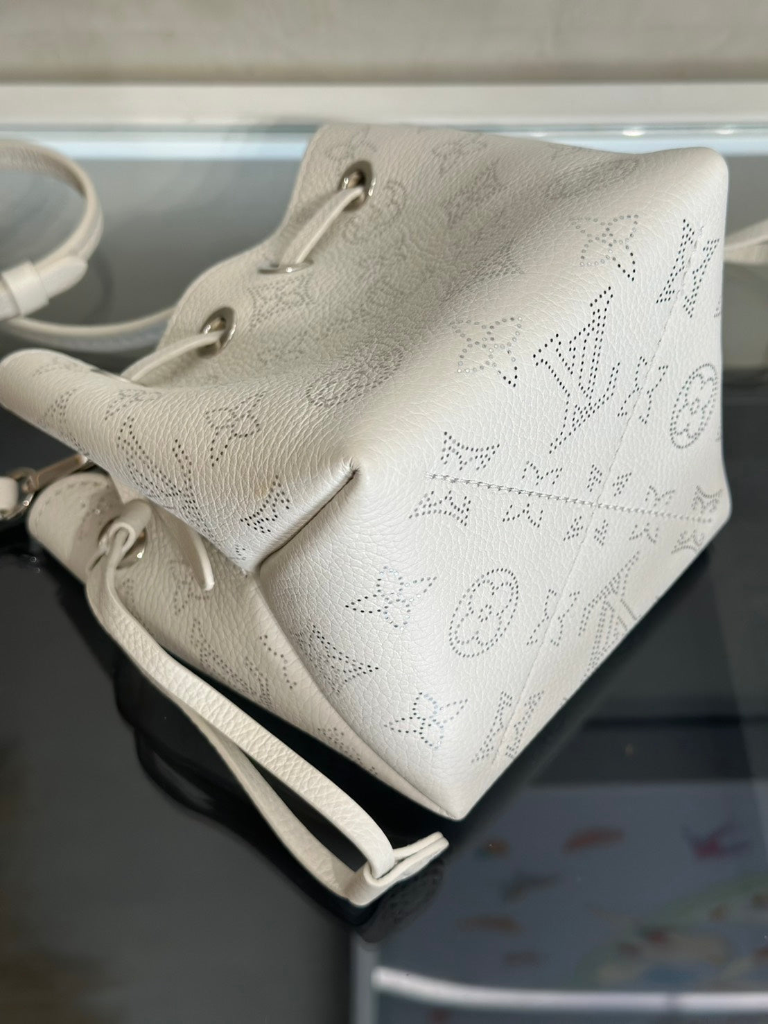 LOUIS VUITTON Mahina Pico Bella水桶包 - 白