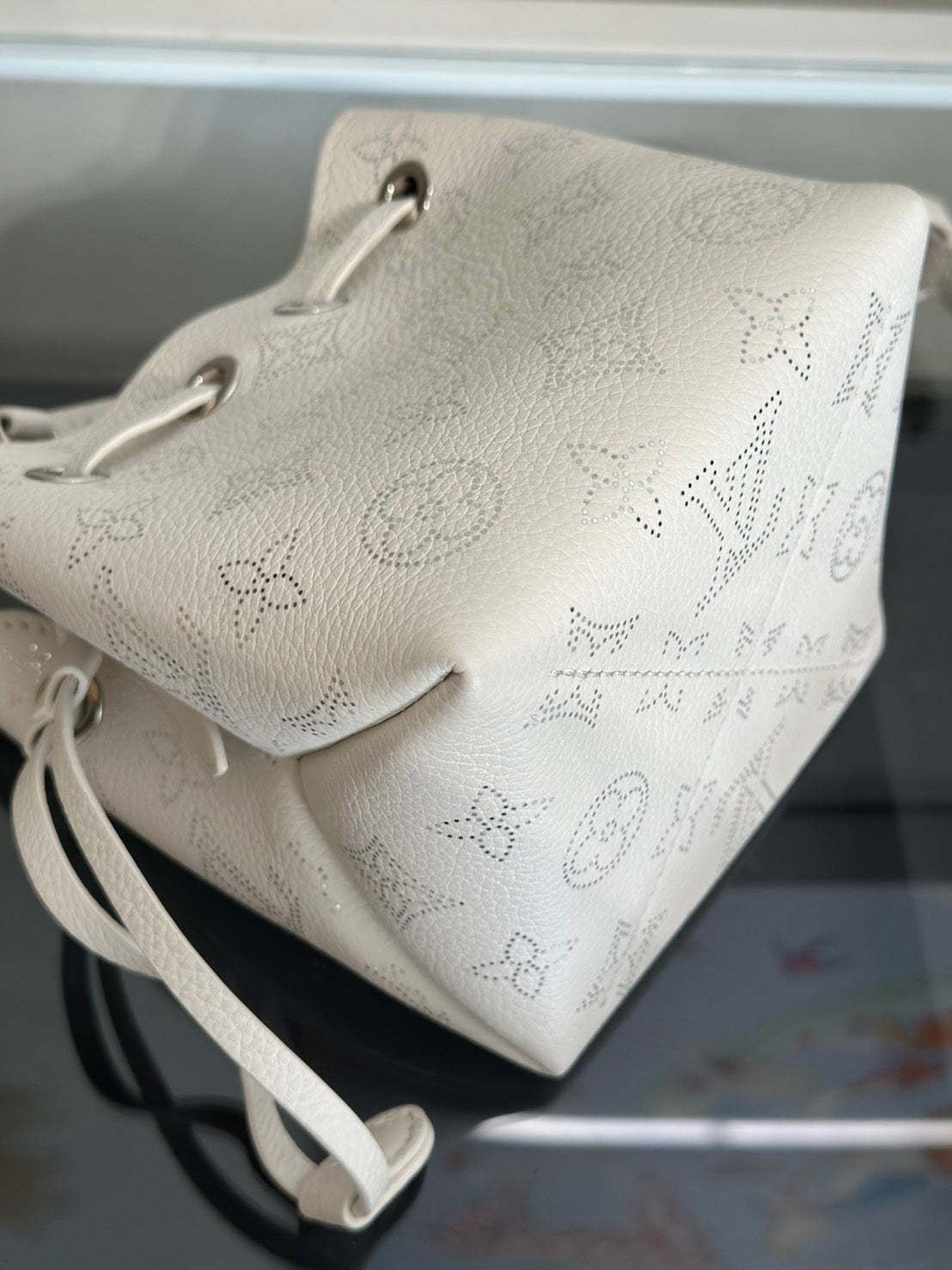 LOUIS VUITTON Mahina Pico Bella水桶包 - 白