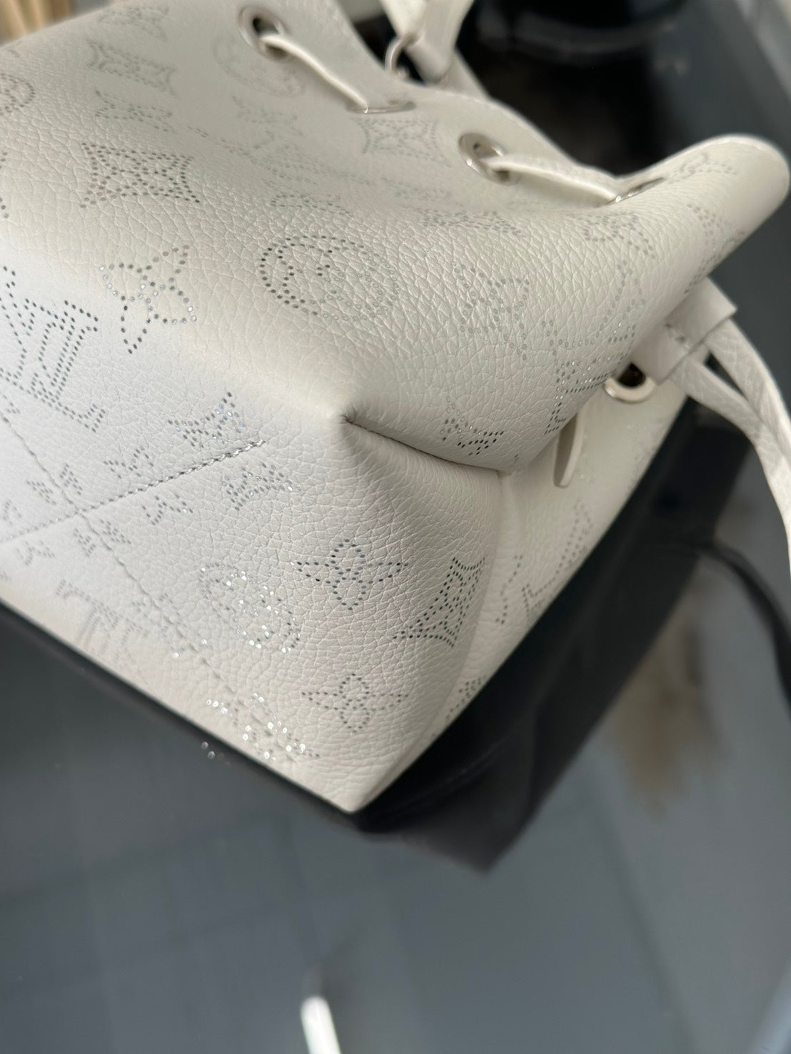 LOUIS VUITTON Mahina Pico Bella水桶包 - 白