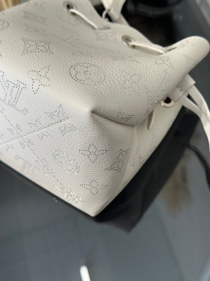 LOUIS VUITTON Mahina Pico Bella水桶包 - 白