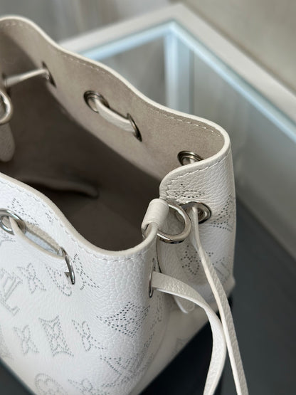 LOUIS VUITTON Mahina Pico Bella水桶包 - 白