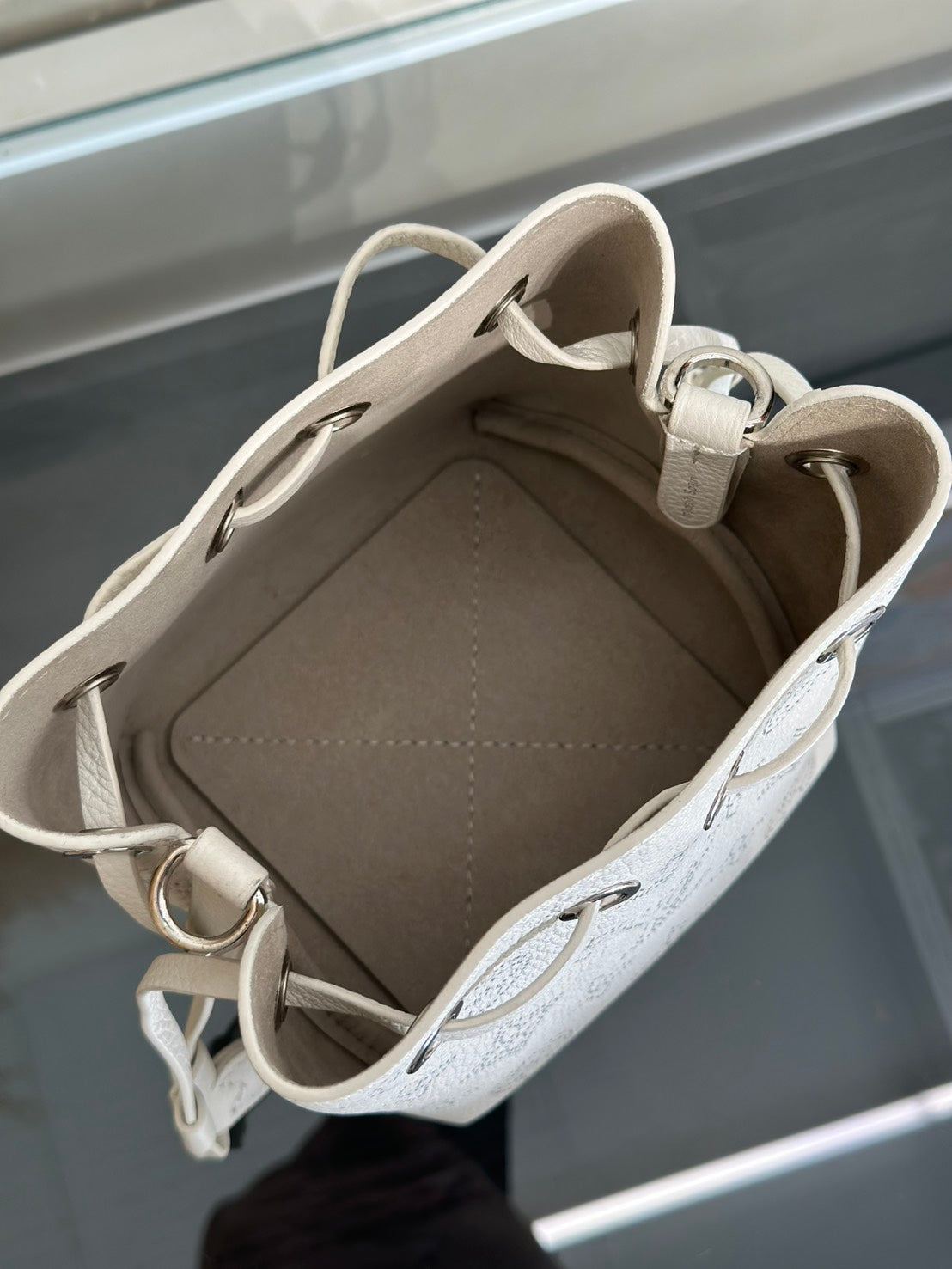 LOUIS VUITTON Mahina Pico Bella水桶包 - 白