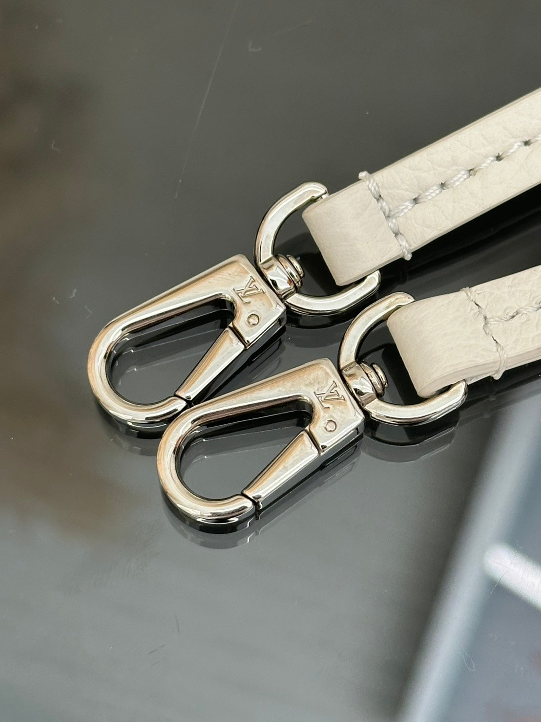 LOUIS VUITTON Mahina Pico Bella水桶包 - 白